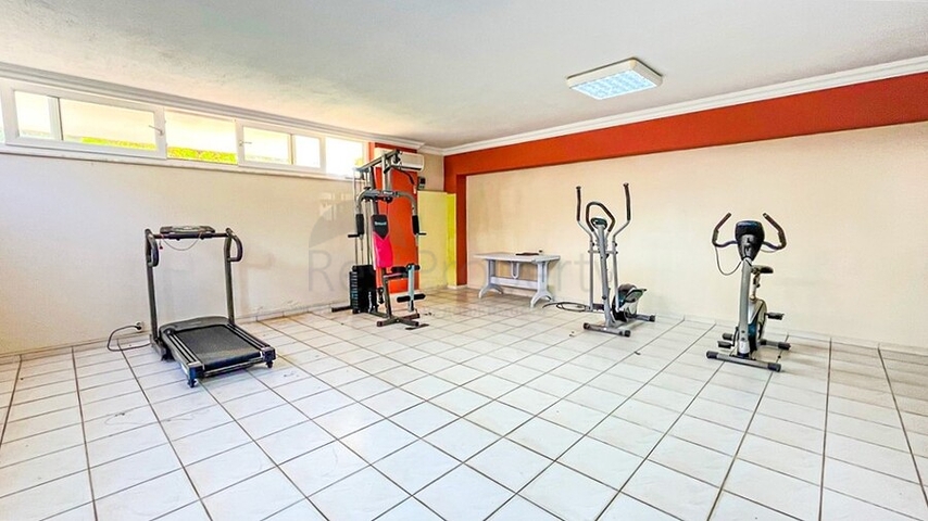 Просторная меблированная квартира в престижном районе Оба