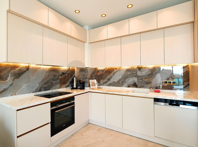 Современная меблированная квартира в 200 метрах от моря в Тосмуре