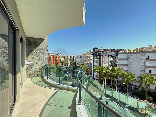 Современная меблированная квартира в 200 метрах от моря в Тосмуре