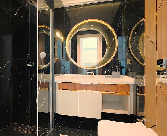 Современная меблированная квартира в 200 метрах от моря в Тосмуре