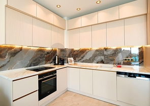 Современная меблированная квартира в 200 метрах от моря в Тосмуре