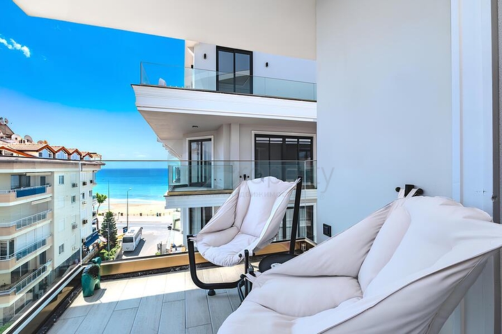 Роскошный пентхаус 4+1 с панорамным видом на море в центре Аланьи