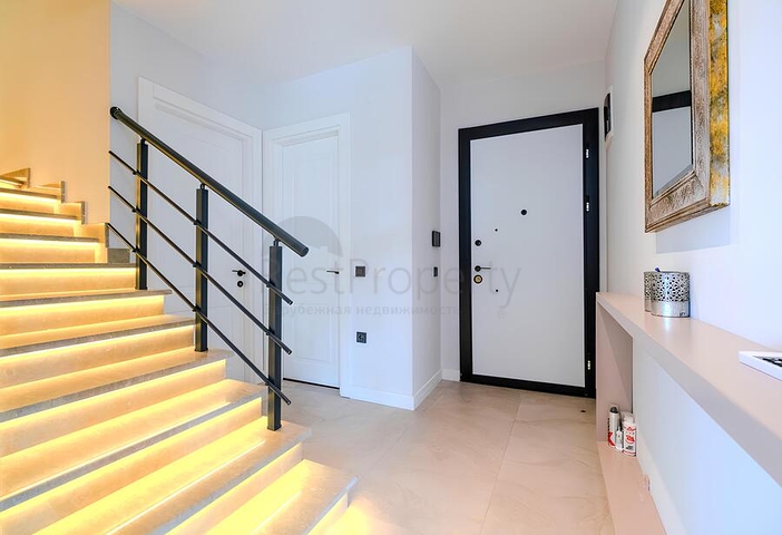 Роскошный пентхаус 4+1 с панорамным видом на море в центре Аланьи