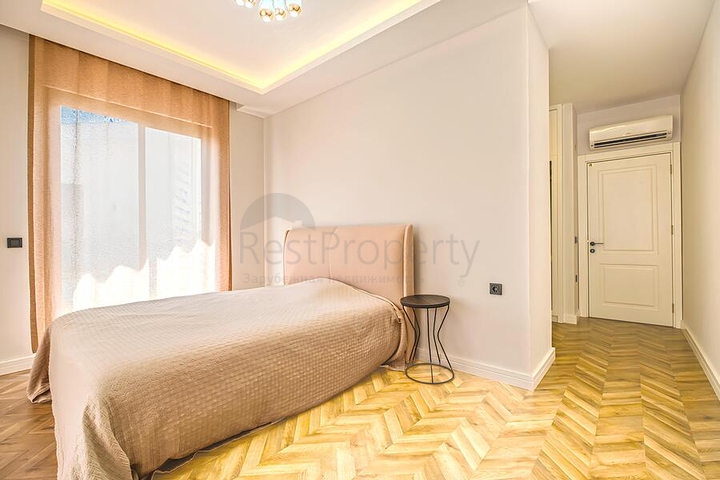 Роскошный пентхаус 4+1 с панорамным видом на море в центре Аланьи