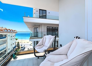 Роскошный пентхаус 4+1 с панорамным видом на море в центре Аланьи