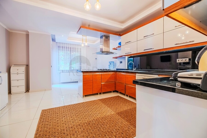 Просторный дуплекс с садом 5+1 в престижном районе Оба