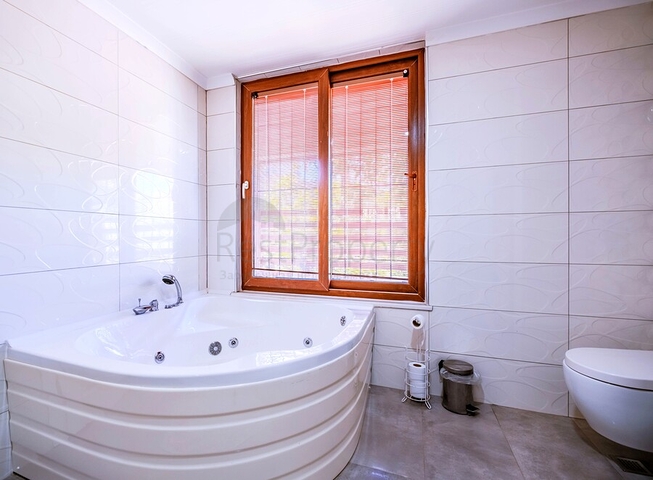 Просторный дуплекс с садом 5+1 в престижном районе Оба