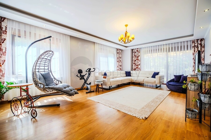 Просторный дуплекс с садом 5+1 в престижном районе Оба