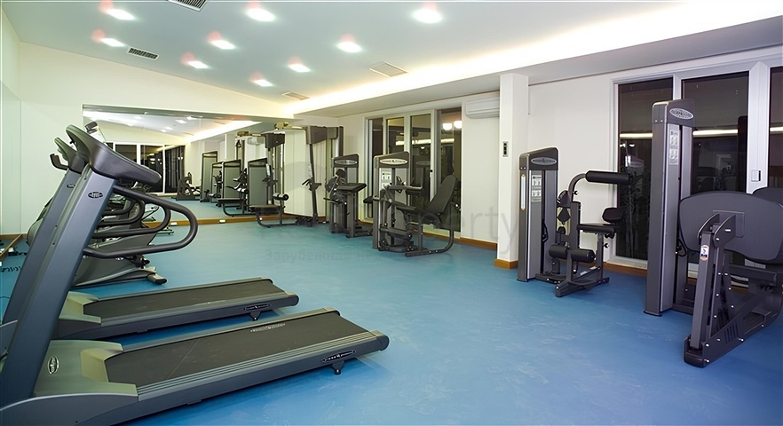 Просторная квартира 3+1 с отдельной кухней у моря в центре Аланьи