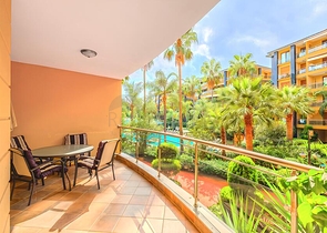 Просторная квартира 3+1 с отдельной кухней у моря в центре Аланьи