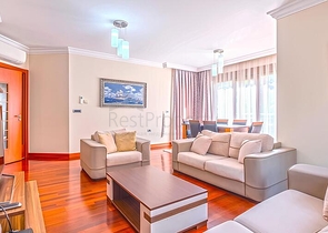 Просторная квартира 3+1 с отдельной кухней у моря в центре Аланьи