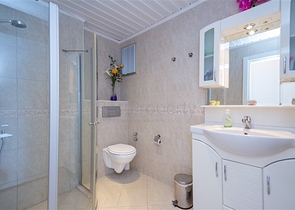 Просторная квартира в Джикджилли с развитой инфраструктурой