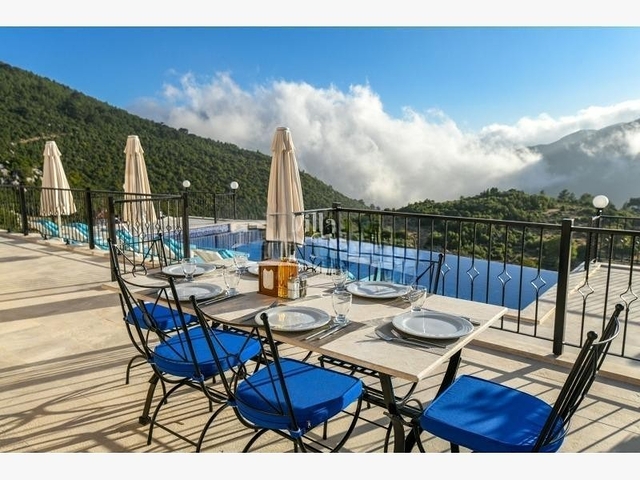 На продажу выставленны две виллы в районе Каш - Анталия 