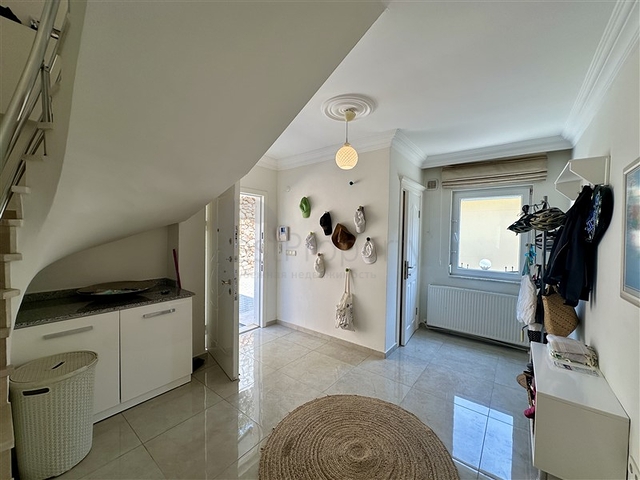 Просторная вилла с панорамным видом на море в Аланье