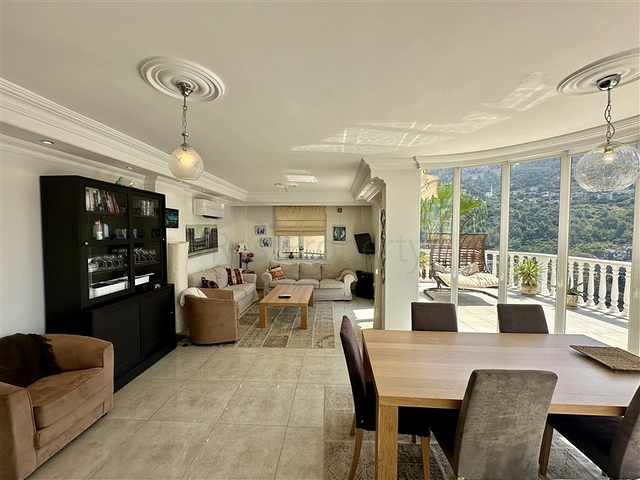 Просторная вилла с панорамным видом на море в Аланье