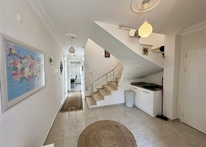 Просторная вилла с панорамным видом на море в Аланье