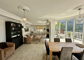 Просторная вилла с панорамным видом на море в Аланье