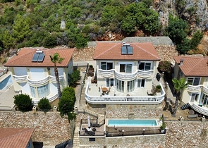 Просторная вилла с панорамным видом на море в Аланье