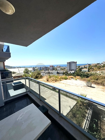 Современная квартира 1+1 с видом на море в Демирташе