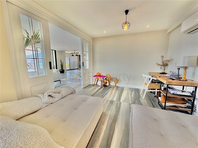 Просторная вилла с панорамным видом на море в сердце Аланьи