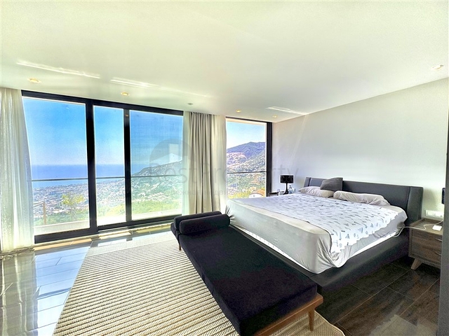 Просторная вилла с панорамным видом на море в сердце Аланьи