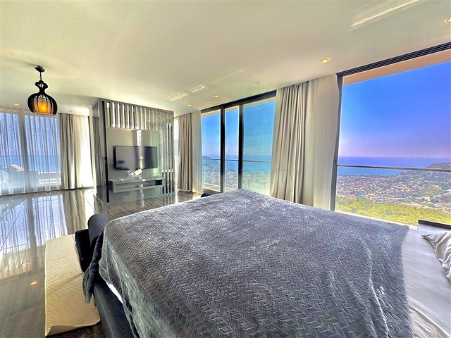 Просторная вилла с панорамным видом на море в сердце Аланьи