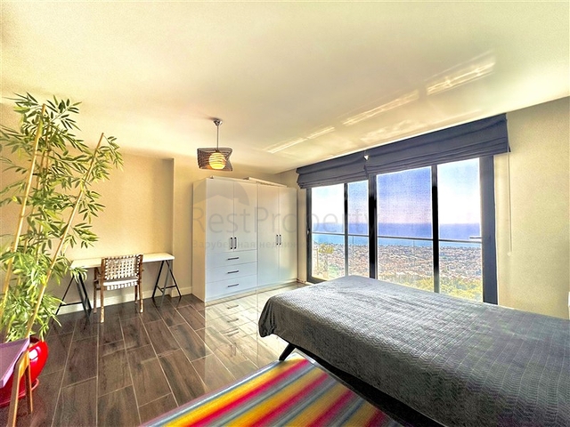 Просторная вилла с панорамным видом на море в сердце Аланьи