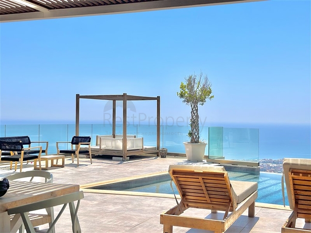 Просторная вилла с панорамным видом на море в сердце Аланьи