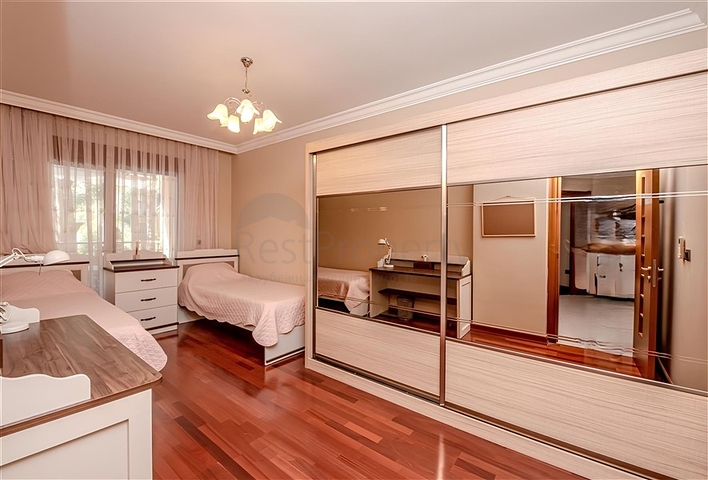 Просторная квартира у моря с богатой инфраструктурой в центре Аланьи