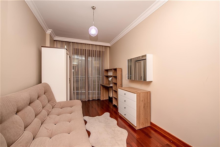 Просторная квартира у моря с богатой инфраструктурой в центре Аланьи