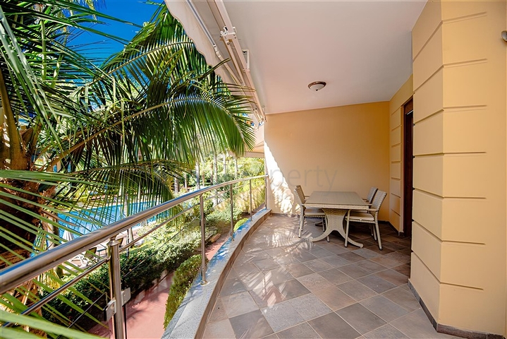 Просторная квартира у моря с богатой инфраструктурой в центре Аланьи