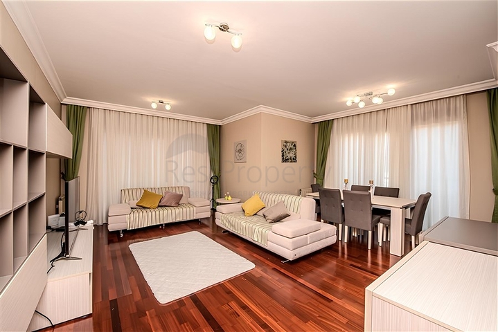 Просторная квартира у моря с богатой инфраструктурой в центре Аланьи