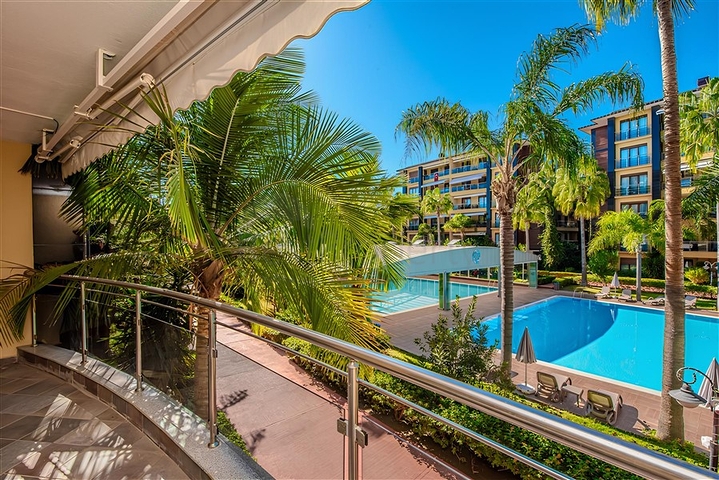 Просторная квартира у моря с богатой инфраструктурой в центре Аланьи