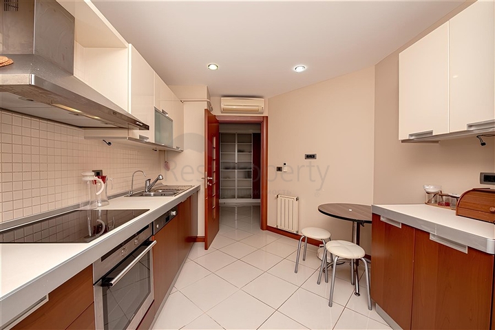 Просторная квартира у моря с богатой инфраструктурой в центре Аланьи