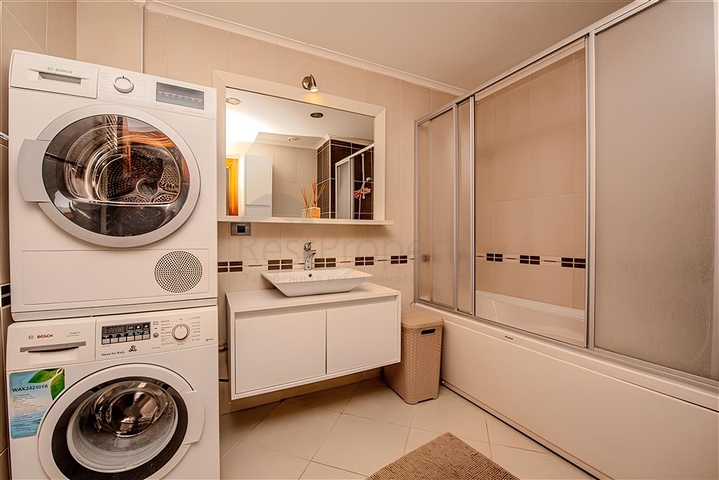 Просторная квартира у моря с богатой инфраструктурой в центре Аланьи