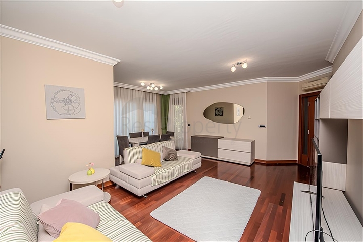 Просторная квартира у моря с богатой инфраструктурой в центре Аланьи