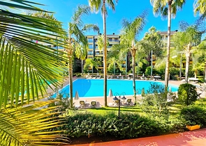 Просторная квартира у моря с богатой инфраструктурой в центре Аланьи