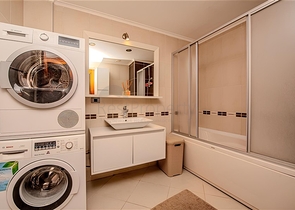 Просторная квартира у моря с богатой инфраструктурой в центре Аланьи