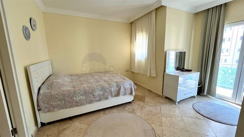 Просторная квартира 2+1 с бассейном и развитой инфраструктурой в центре Махмутлара