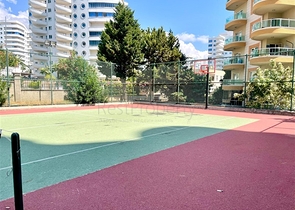 Просторная квартира 2+1 с бассейном и развитой инфраструктурой в центре Махмутлара