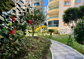 Просторная квартира 2+1 с бассейном и развитой инфраструктурой в центре Махмутлара