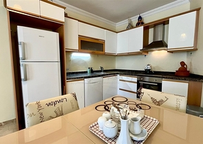 Просторная квартира 2+1 с бассейном и развитой инфраструктурой в центре Махмутлара