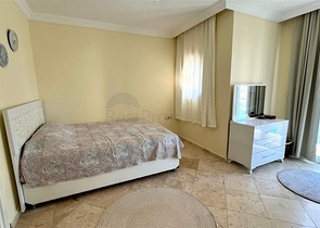 Просторная квартира 2+1 с бассейном и развитой инфраструктурой в центре Махмутлара