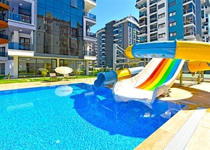 Квартира 1+1 с видом на море и богатой инфраструктурой в Махмутларе