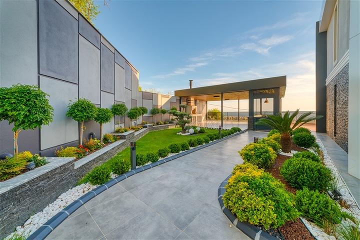 Просторная вилла 4+1 с видом на море и собственной инфраструктурой в Кестеле