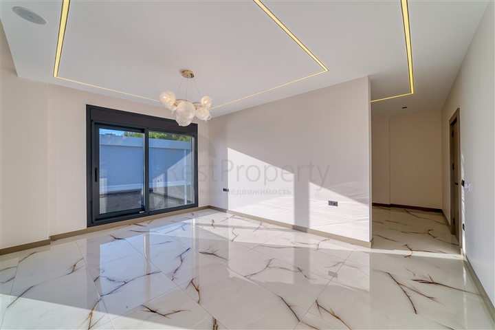 Просторная вилла 4+1 с видом на море и собственной инфраструктурой в Кестеле