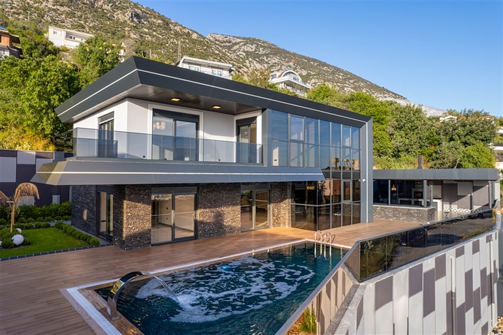 Просторная вилла 4+1 с видом на море и собственной инфраструктурой в Кестеле