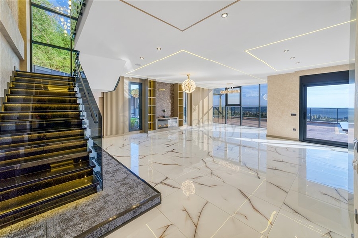 Просторная вилла 4+1 с видом на море и собственной инфраструктурой в Кестеле