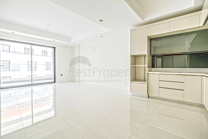 Современная квартира 2+1 в новом жилом комплексе у моря в районе Тюрклер