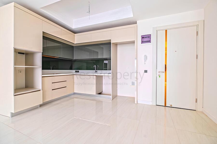 Современная квартира 2+1 в новом жилом комплексе у моря в районе Тюрклер